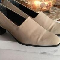 NEW. Alabaster /Cream Naturalizer Shoes 6M for sale in Edmond OK by Garage Sale Showcase member Loveshoes, posted 03/14/2019