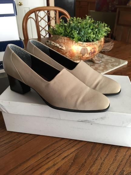 NEW. Alabaster /Cream Naturalizer Shoes 6M for sale in Edmond OK