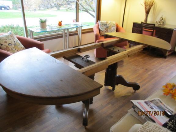 UNIQUE ROUND OAK TABLE & LEAVES for sale in Burnsville MN