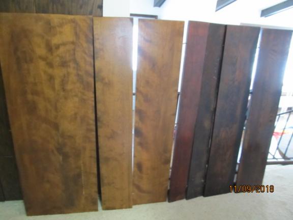 UNIQUE ROUND OAK TABLE & LEAVES