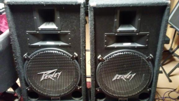 Peavey XR600B 6 Channel Mixer & Speakers