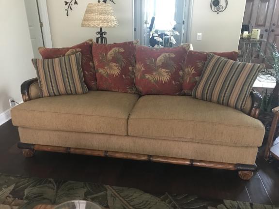 Garage sale in Naples, Florida of Garage Sale Showcase Member Karennaples. 2 items currently listed for sale.