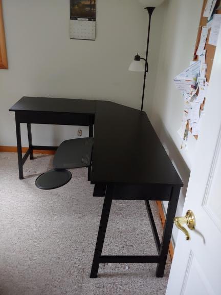 Computer desk with articulating keyboard tray for sale in Clay City IN
