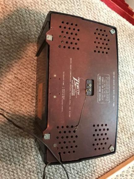 Vintage Bakelite Zenith AM/FM Tube Radio Model K725