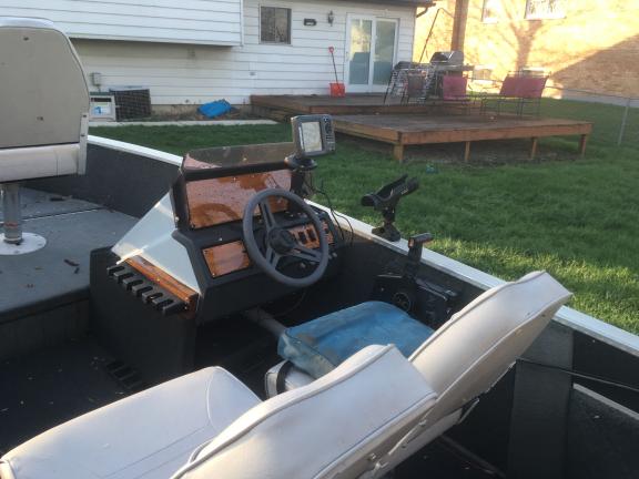 16’ Lowe aluminum fishing boat