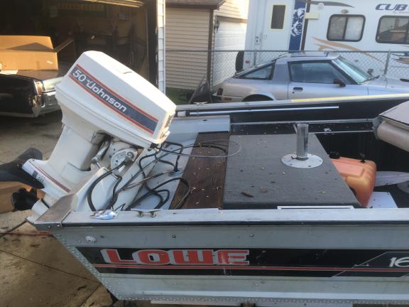 16’ Lowe aluminum fishing boat