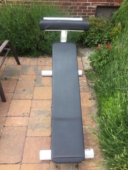 Cybex decline benck w/ foot grip for abs for sale in Asbury Park NJ