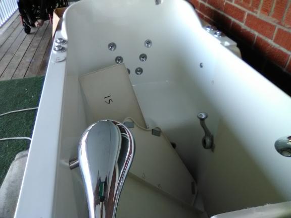 Walk in tub