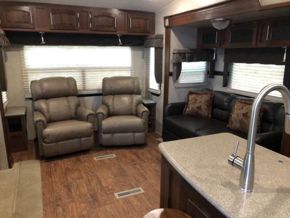 2015 FOREST ROCKWOOD 5TH WHEEL