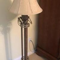 Floor lamp for sale in Carmel IN by Garage Sale Showcase member 16schwe, posted 06/15/2019