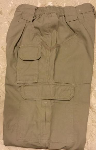 Women’s khaki cargo pants