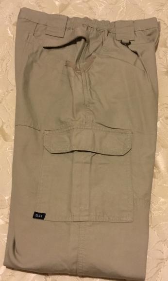 Women’s khaki cargo pants