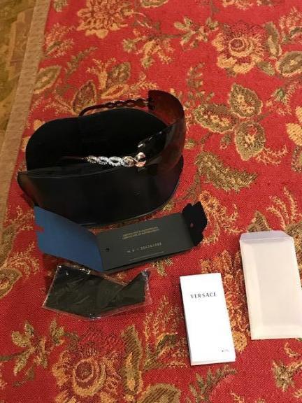 VERSACE'S SUNGLASSES