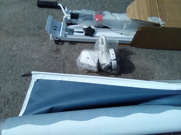 CAREFREE 9 FOOT AWNING FOR FOR CAMP/TRAVEL TRAILER