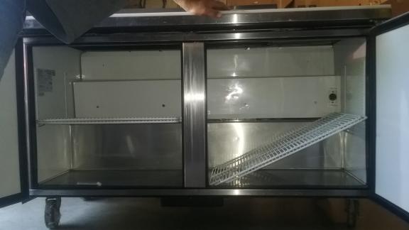 TRUE Commercial Sandwich/Salad Prep Table w/Refigerated Base