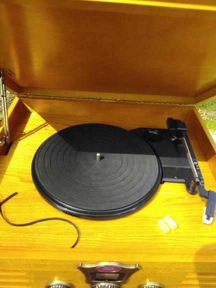 Rca turntable CD player and am fm radio