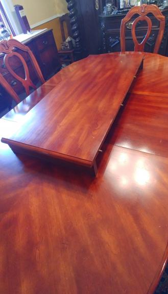 Dining Table and 6 Chairs