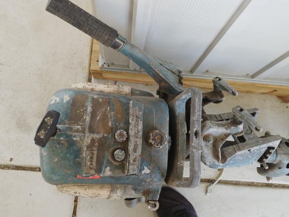 2 old Evenrude outboard motors 10 up & 25 up ?