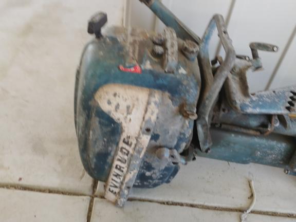 2 old Evenrude outboard motors 10 up & 25 up ?