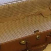 Samsonite Vintage Suitcase for sale in Jasper AL by Garage Sale Showcase member connieandbuckshot, posted 10/21/2019