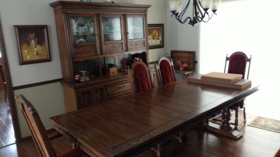 Oak Dining Table & 6 Chairs