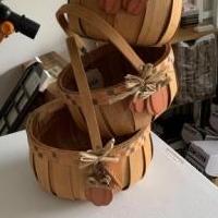 Fall baskets for sale in Matawan NJ by Garage Sale Showcase member Lppflug, posted 08/30/2020