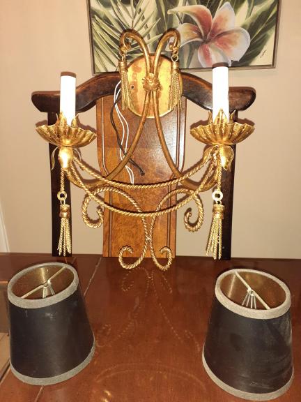 2 electric wall sconces
