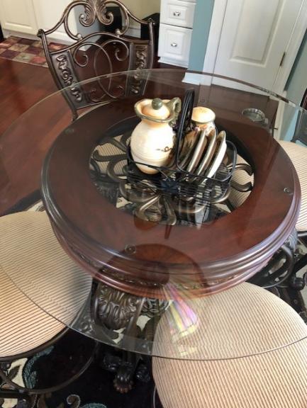 Kitchen Table and Bars Stools