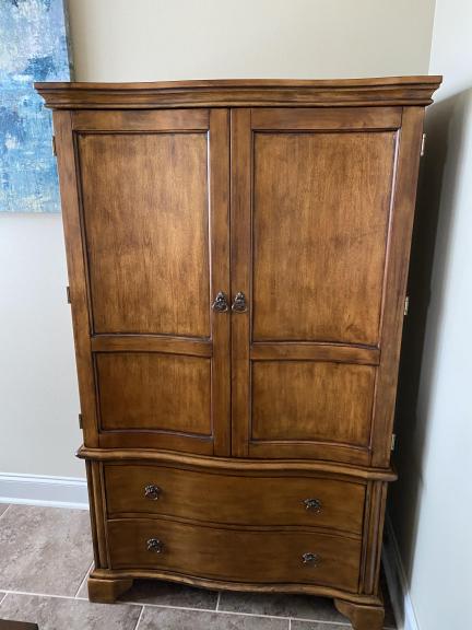 Armoire for sale in Gonzales LA