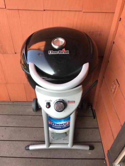 Char-Broil TRU-Infrared Patio Bistro Gas Grill w/ cover- Black for sale in Fraser CO