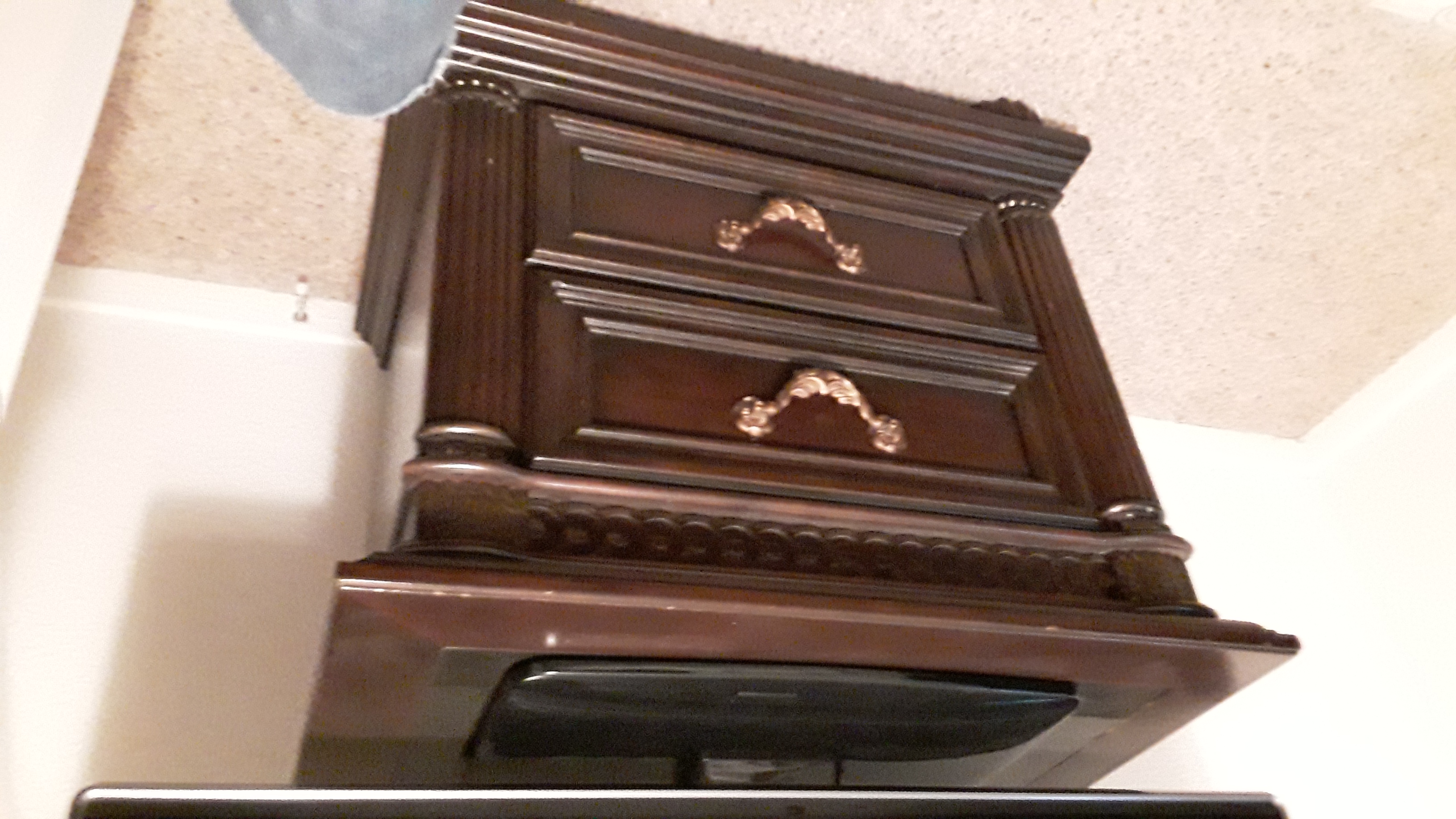 Dark Mahogany Wood Bedroom Set