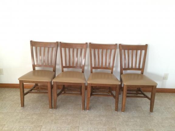 Kitchen Table + 2 Leaves + 4 Chairs