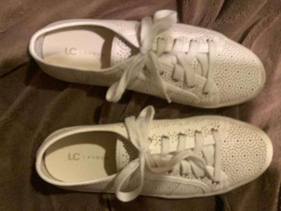 Cute white flat sneaker