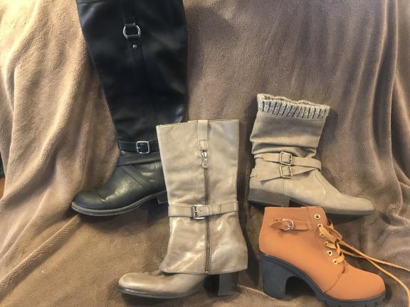 Lot of 4 Women’s Boots SIZE 8 for sale in Lamoure County ND