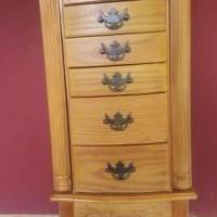 Jewelry Box for sale in Tiffin OH by Garage Sale Showcase member Boze21, posted 07/31/2021