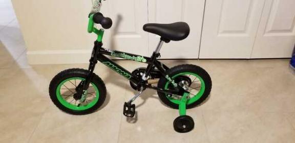 Childs bicycle with training wheels