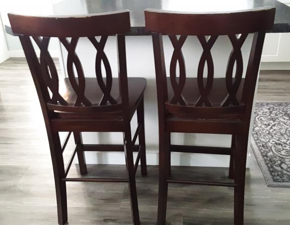 Square Pub Table & 4 Matching Barstools