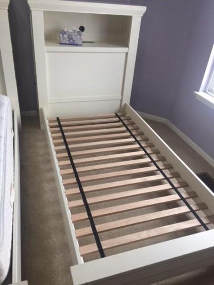 Pottery Barn Oxford Storage Bed (Twin Size)