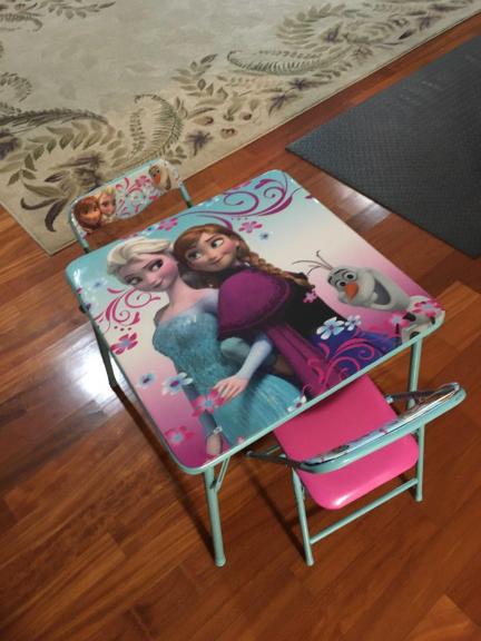 Disney Frozen Anna, Elsa and Olaf Activity Table and Chair Set