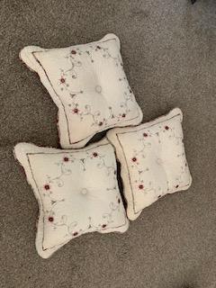 King Bedspread + 3 matching decorator pillows