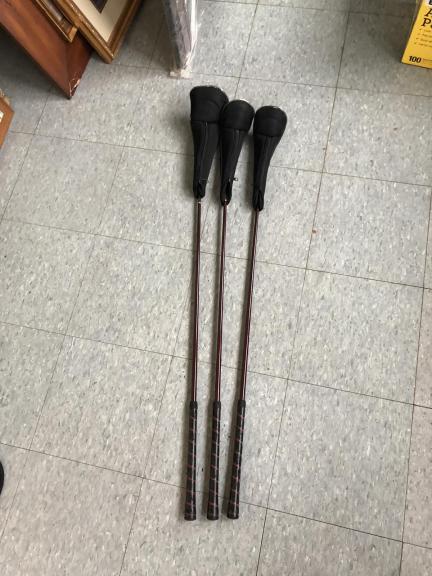 ALMOST NEW: GOLF CLUB