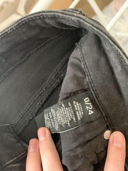 Stressed black jeans