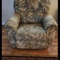 Recliner by La-Z- Boy for sale in Naples FL by Garage Sale Showcase member Bunecky, posted 05/10/2022