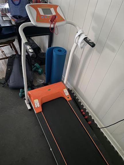 A cheer didital treadmill for sale in Fort Smith AR