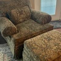 Arm Chair w/ ottoman for sale in Abilene TX by Garage Sale Showcase member Glenda D. Mascari, posted 07/10/2022