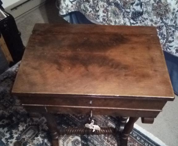 ANTIQUE CHILDS VANITY