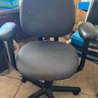 Rolling Office Chair for sale in Miami FL by Garage Sale Showcase member ctshriner, posted 03/26/2025