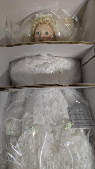 Emily Fine Porcelain