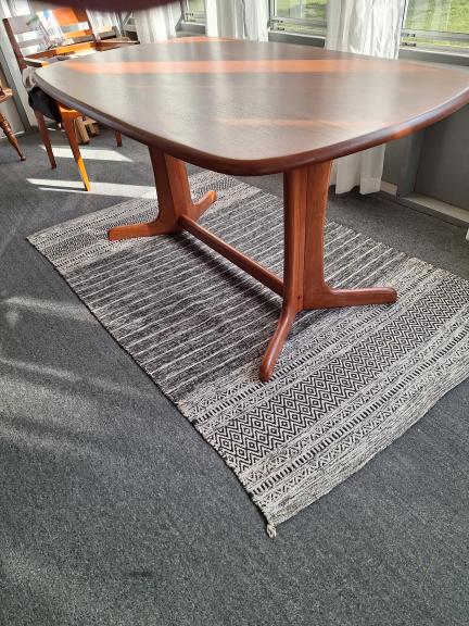 Small Conference table w/chairs