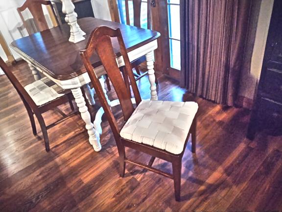 Dining table w/chairs